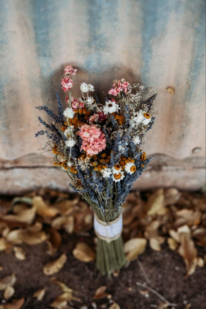 Dried floral bouquet with lavender and roses reflects 2025 wedding trends of sustainability and boho charm.